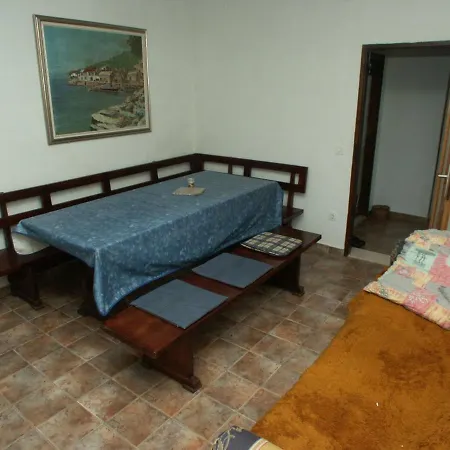 Apartment Seaside Secluded Apartments Cove Srhov Dolac, Hvar - 2072 Gdinj